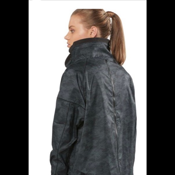 EUC Lilybod Astrid Jacket in Camo - Picture 3 of 3